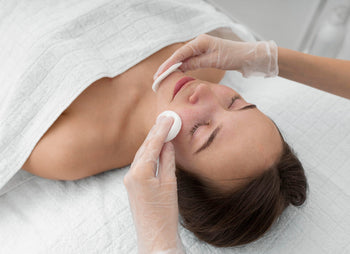 double cleanse methode gezicht reinigen SPF verwijderen olie reiniging Medik8 cleansing oil huid schoon maken routine