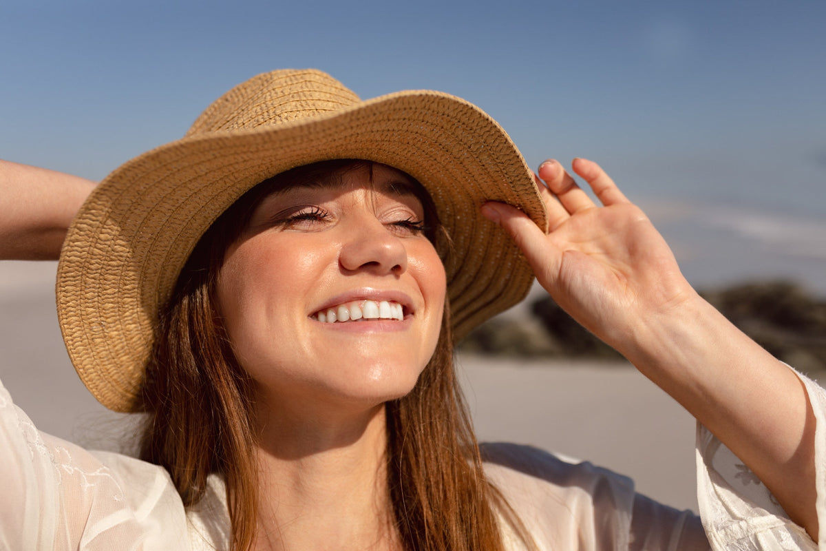 Stralende huid in de lentezon met natuurlijke glow en bescherming tegen UV